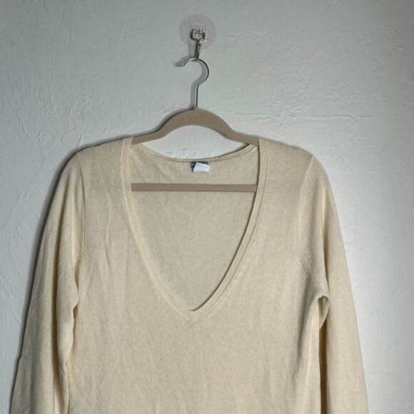 J Crew Deep V-Neck 3/4 Sleeve 100% Cashemere Sweater Cream Size Large - Picture 2 of 7